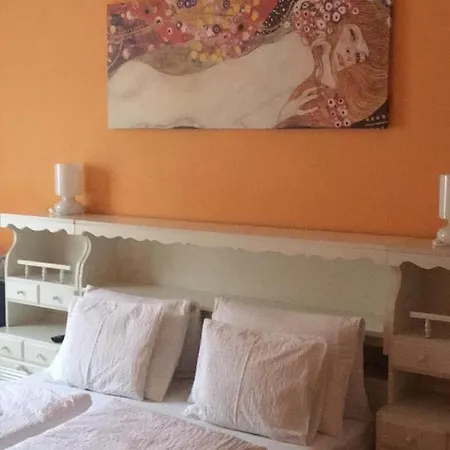 Balaton Vendeghaz ゲストハウス ケストヘイ